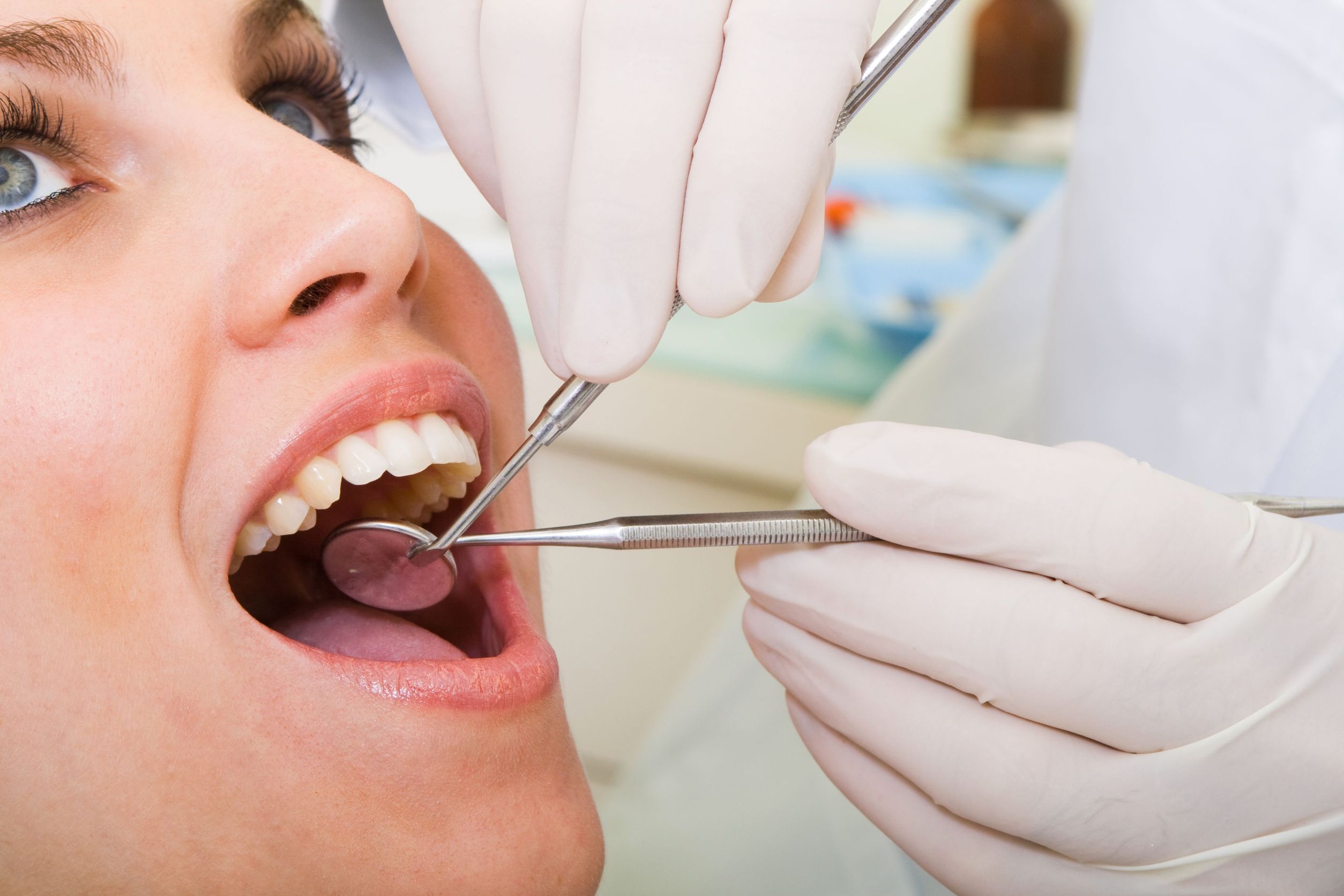 What To Expect When Visiting A Surgeon That Provides Implant Dentistry In Plainview, NY